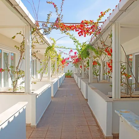 Ξενοδοχείο Grand Emir & 4*